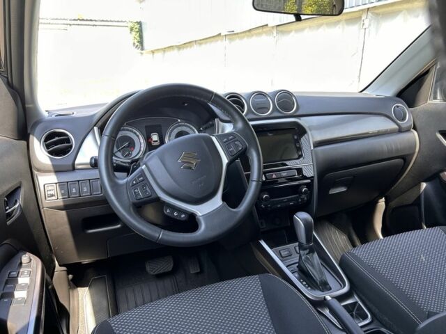 Сузуки Витара 2020 в Киеве на Automoto.ua Черный Сузуки Витара, объемом двигателя 1.4 л и пробегом 18 тыс. км за 19000 $, фото 5 на Automoto.ua
