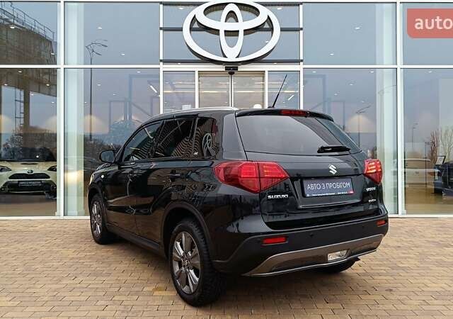 Черный Сузуки Витара, объемом двигателя 1.37 л и пробегом 2 тыс. км за 21501 $, фото 1 на Automoto.ua