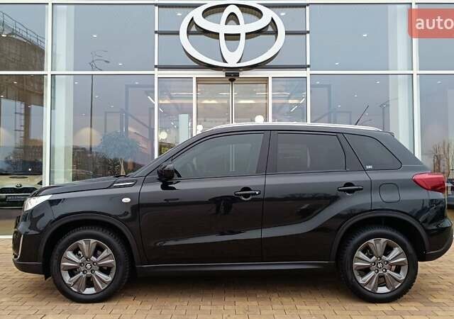 Черный Сузуки Витара, объемом двигателя 1.37 л и пробегом 2 тыс. км за 21501 $, фото 2 на Automoto.ua