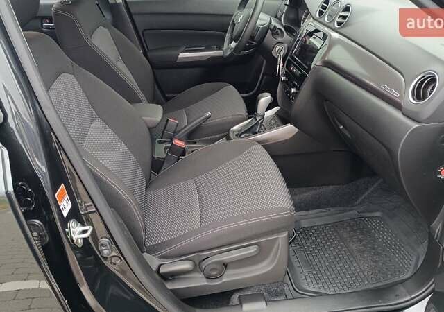 Черный Сузуки Витара, объемом двигателя 1.37 л и пробегом 2 тыс. км за 21501 $, фото 5 на Automoto.ua