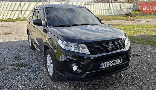 Черный Сузуки Витара, объемом двигателя 1.59 л и пробегом 36 тыс. км за 19000 $, фото 3 на Automoto.ua