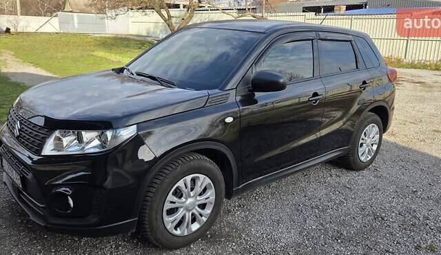 Черный Сузуки Витара, объемом двигателя 1.59 л и пробегом 36 тыс. км за 19000 $, фото 1 на Automoto.ua