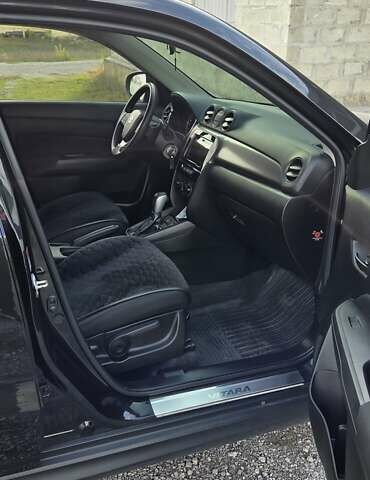 Черный Сузуки Витара, объемом двигателя 1.59 л и пробегом 36 тыс. км за 19000 $, фото 10 на Automoto.ua