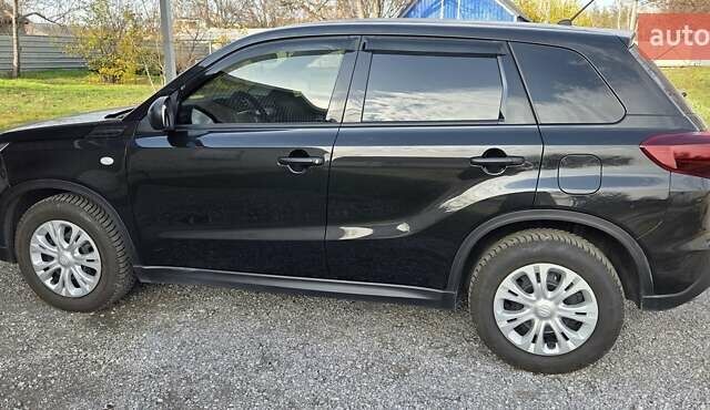 Черный Сузуки Витара, объемом двигателя 1.59 л и пробегом 36 тыс. км за 19000 $, фото 7 на Automoto.ua