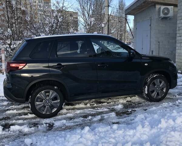 Черный Сузуки Витара, объемом двигателя 1.37 л и пробегом 7 тыс. км за 23400 $, фото 6 на Automoto.ua