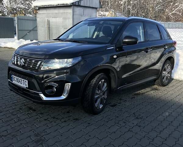 Черный Сузуки Витара, объемом двигателя 1.37 л и пробегом 7 тыс. км за 23400 $, фото 3 на Automoto.ua