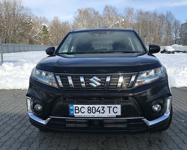 Черный Сузуки Витара, объемом двигателя 1.37 л и пробегом 7 тыс. км за 23400 $, фото 2 на Automoto.ua
