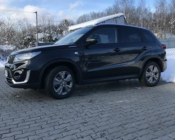 Черный Сузуки Витара, объемом двигателя 1.37 л и пробегом 7 тыс. км за 23400 $, фото 1 на Automoto.ua