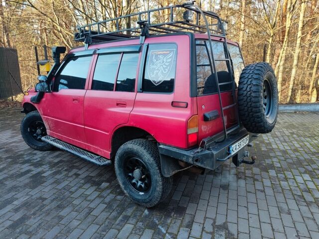 Красный Сузуки Витара, объемом двигателя 1.6 л и пробегом 290 тыс. км за 5800 $, фото 1 на Automoto.ua