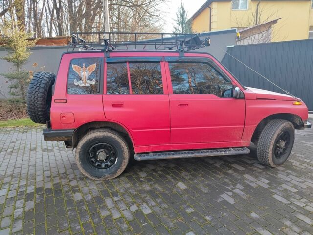 Красный Сузуки Витара, объемом двигателя 1.6 л и пробегом 290 тыс. км за 5800 $, фото 4 на Automoto.ua