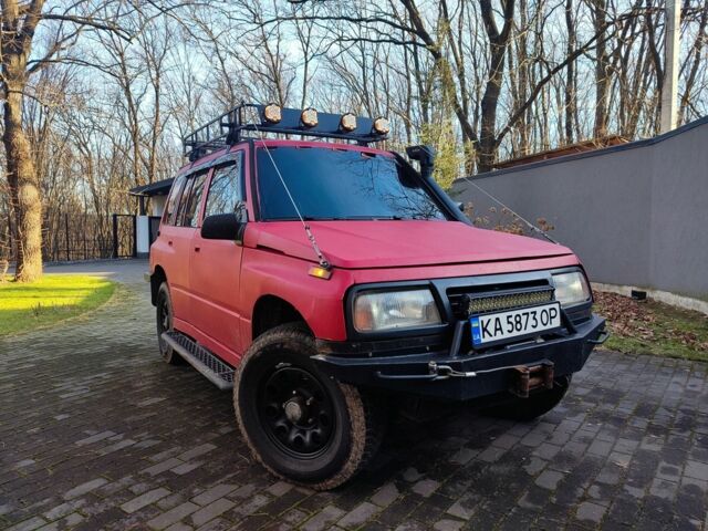 Красный Сузуки Витара, объемом двигателя 1.6 л и пробегом 290 тыс. км за 5800 $, фото 3 на Automoto.ua