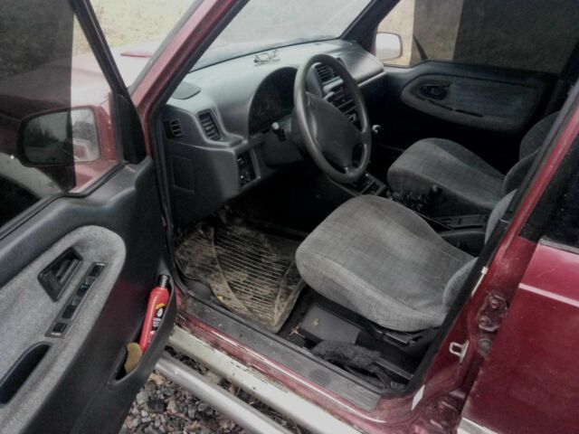 Красный Сузуки Витара, объемом двигателя 2 л и пробегом 350 тыс. км за 4500 $, фото 1 на Automoto.ua