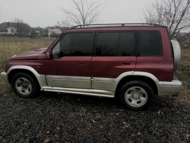 Красный Сузуки Витара, объемом двигателя 2 л и пробегом 350 тыс. км за 4500 $, фото 4 на Automoto.ua