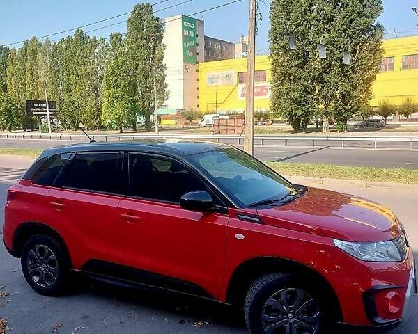 Красный Сузуки Витара, объемом двигателя 1.59 л и пробегом 80 тыс. км за 17000 $, фото 2 на Automoto.ua