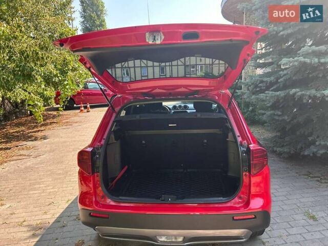 Красный Сузуки Витара, объемом двигателя 1.37 л и пробегом 131 тыс. км за 19000 $, фото 4 на Automoto.ua