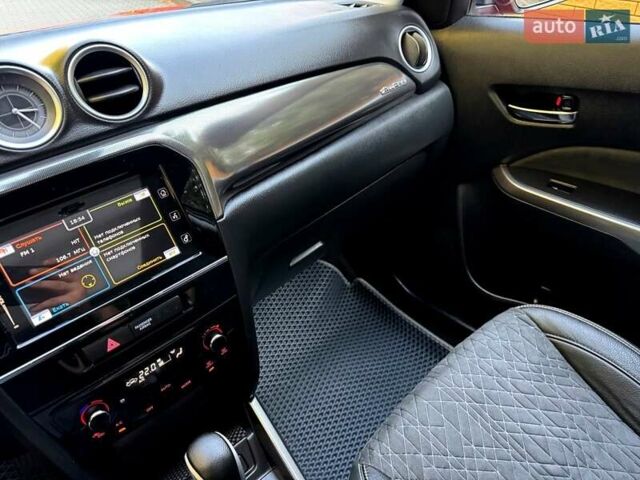 Красный Сузуки Витара, объемом двигателя 1 л и пробегом 60 тыс. км за 16700 $, фото 26 на Automoto.ua