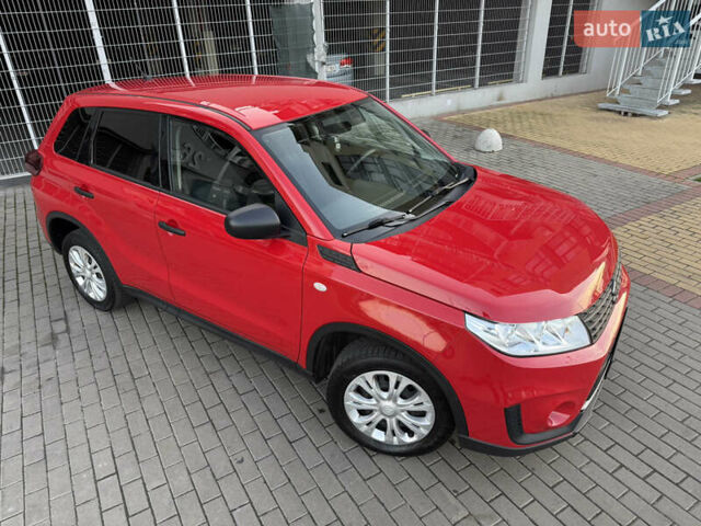 Красный Сузуки Витара, объемом двигателя 1.59 л и пробегом 111 тыс. км за 18700 $, фото 1 на Automoto.ua