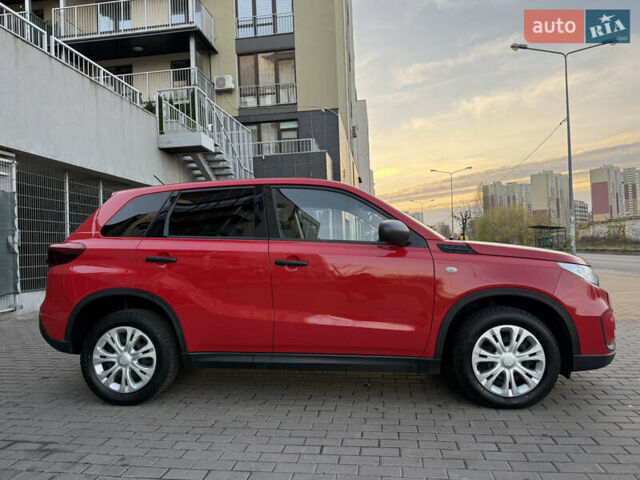 Красный Сузуки Витара, объемом двигателя 1.59 л и пробегом 111 тыс. км за 18700 $, фото 5 на Automoto.ua