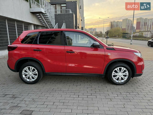 Красный Сузуки Витара, объемом двигателя 1.59 л и пробегом 111 тыс. км за 18700 $, фото 4 на Automoto.ua