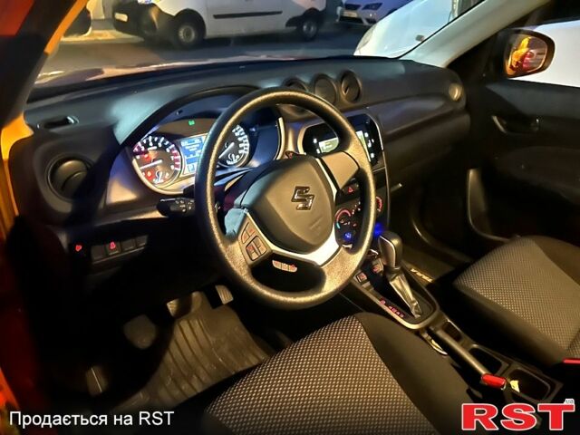 Красный Сузуки Витара, объемом двигателя 1.6 л и пробегом 14 тыс. км за 21900 $, фото 2 на Automoto.ua