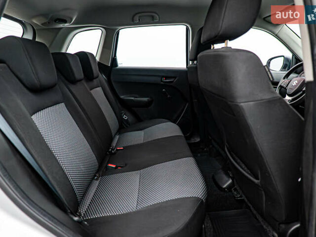 Сузуки Витара, объемом двигателя 1.6 л и пробегом 75 тыс. км за 13819 $, фото 16 на Automoto.ua