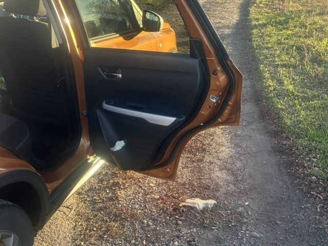 Жовтий Сузукі Вітара, об'ємом двигуна 1.6 л та пробігом 140 тис. км за 14900 $, фото 6 на Automoto.ua