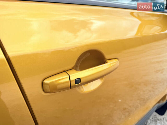 Желтый Сузуки Витара, объемом двигателя 1.37 л и пробегом 141 тыс. км за 17800 $, фото 25 на Automoto.ua