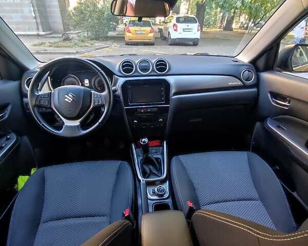 Желтый Сузуки Витара, объемом двигателя 1 л и пробегом 98 тыс. км за 19000 $, фото 12 на Automoto.ua