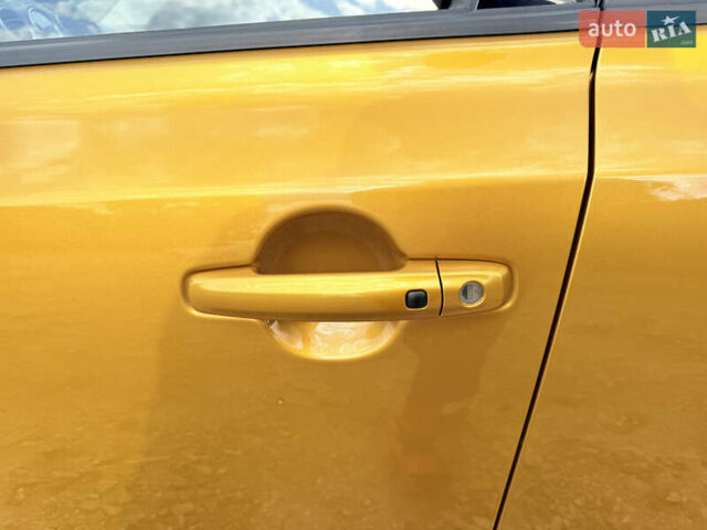 Желтый Сузуки Витара, объемом двигателя 1.37 л и пробегом 141 тыс. км за 17800 $, фото 10 на Automoto.ua