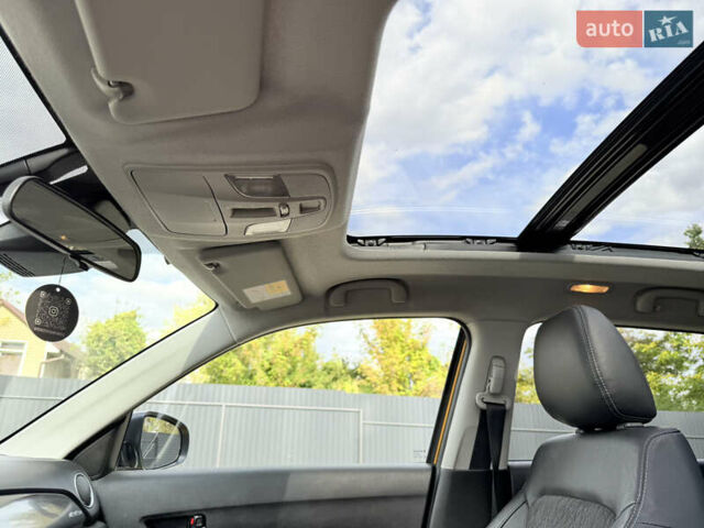 Желтый Сузуки Витара, объемом двигателя 1.37 л и пробегом 141 тыс. км за 17800 $, фото 53 на Automoto.ua