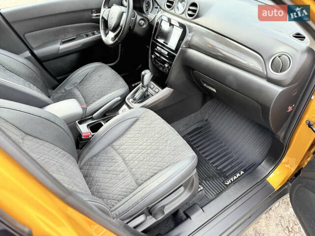 Желтый Сузуки Витара, объемом двигателя 1.37 л и пробегом 141 тыс. км за 17800 $, фото 27 на Automoto.ua