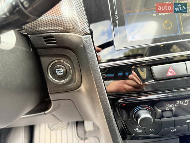 Желтый Сузуки Витара, объемом двигателя 1.37 л и пробегом 141 тыс. км за 17800 $, фото 57 на Automoto.ua