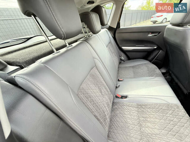 Желтый Сузуки Витара, объемом двигателя 1.37 л и пробегом 141 тыс. км за 17800 $, фото 23 на Automoto.ua