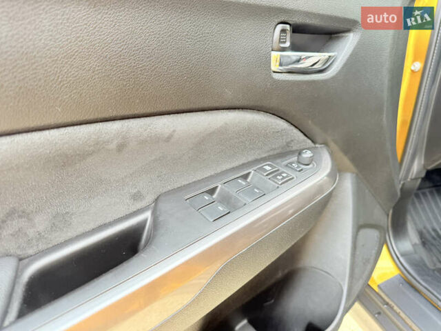 Желтый Сузуки Витара, объемом двигателя 1.37 л и пробегом 141 тыс. км за 17800 $, фото 43 на Automoto.ua