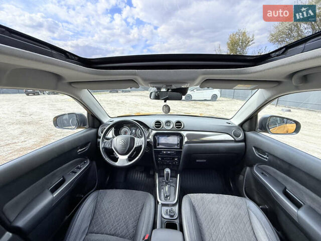 Желтый Сузуки Витара, объемом двигателя 1.37 л и пробегом 141 тыс. км за 17800 $, фото 22 на Automoto.ua