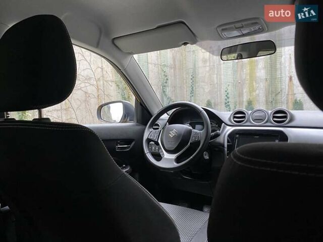 Сузуки Витара 2019 в Хмельницком на Automoto.ua Желтый Сузуки Витара, объемом двигателя 1 л и пробегом 78 тыс. км за 15999 $, фото 62 на Automoto.ua