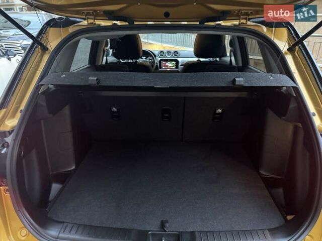 Желтый Сузуки Витара, объемом двигателя 1.59 л и пробегом 29 тыс. км за 19800 $, фото 29 на Automoto.ua