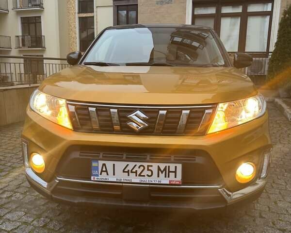 Желтый Сузуки Витара, объемом двигателя 1.59 л и пробегом 29 тыс. км за 19800 $, фото 1 на Automoto.ua