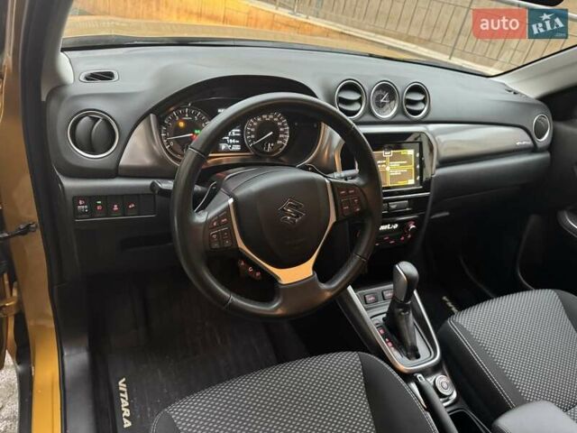 Желтый Сузуки Витара, объемом двигателя 1.59 л и пробегом 29 тыс. км за 19800 $, фото 15 на Automoto.ua