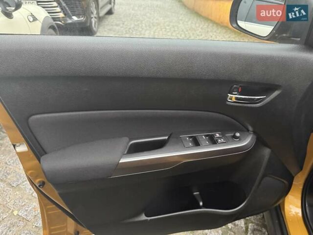 Желтый Сузуки Витара, объемом двигателя 1.59 л и пробегом 29 тыс. км за 19800 $, фото 14 на Automoto.ua