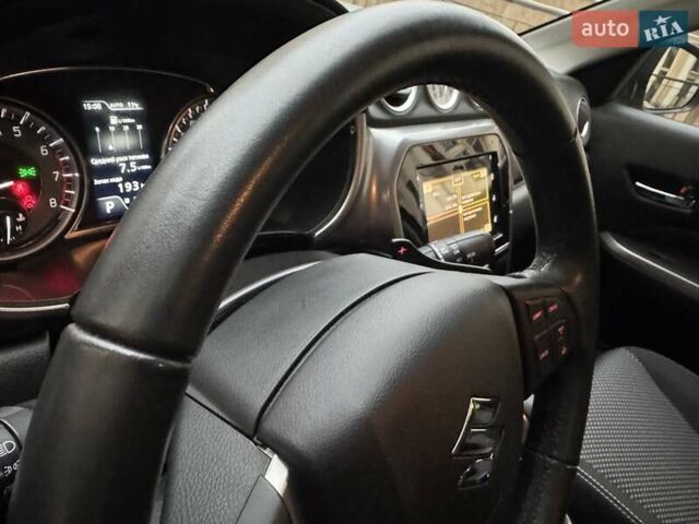 Желтый Сузуки Витара, объемом двигателя 1.59 л и пробегом 29 тыс. км за 19800 $, фото 23 на Automoto.ua