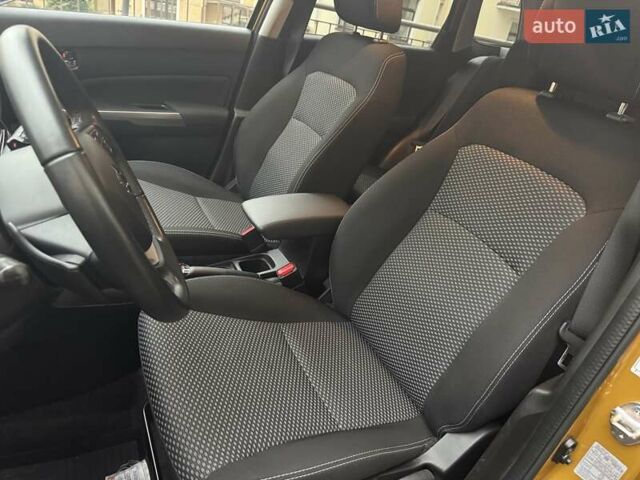 Желтый Сузуки Витара, объемом двигателя 1.59 л и пробегом 29 тыс. км за 19800 $, фото 25 на Automoto.ua