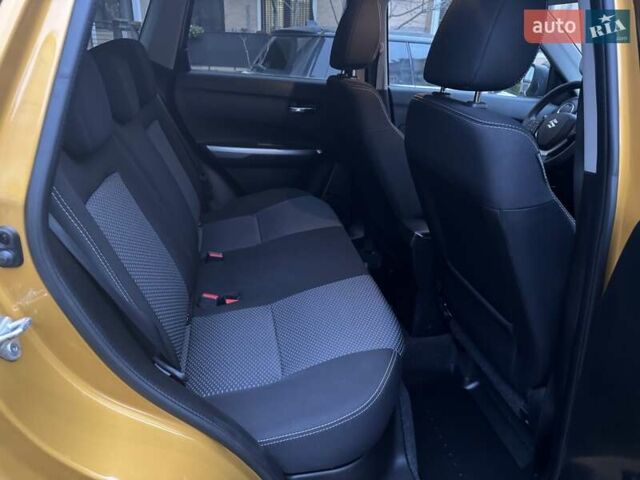 Желтый Сузуки Витара, объемом двигателя 1.59 л и пробегом 29 тыс. км за 19800 $, фото 31 на Automoto.ua