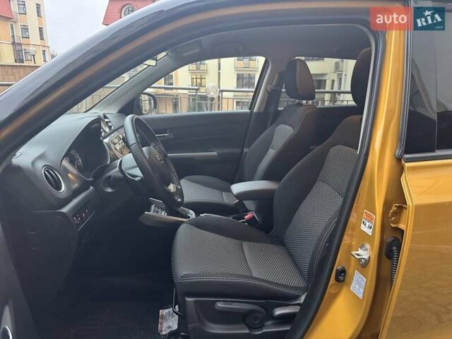 Желтый Сузуки Витара, объемом двигателя 1.59 л и пробегом 29 тыс. км за 19800 $, фото 13 на Automoto.ua