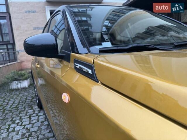 Желтый Сузуки Витара, объемом двигателя 1.59 л и пробегом 29 тыс. км за 19800 $, фото 12 на Automoto.ua