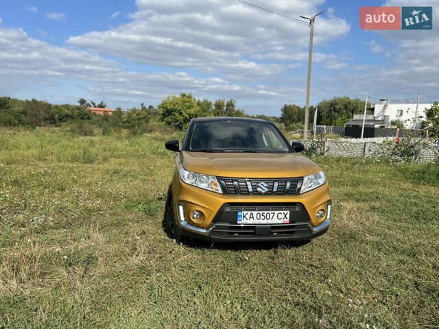 Желтый Сузуки Витара, объемом двигателя 1.6 л и пробегом 20 тыс. км за 18900 $, фото 2 на Automoto.ua