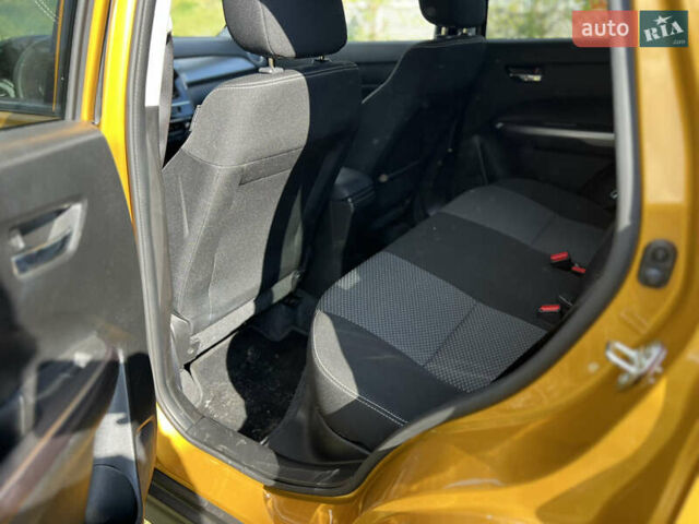 Желтый Сузуки Витара, объемом двигателя 1.6 л и пробегом 20 тыс. км за 18900 $, фото 9 на Automoto.ua