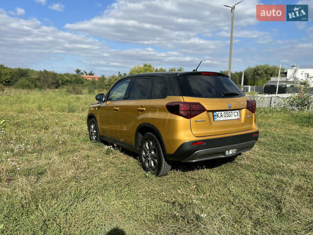 Желтый Сузуки Витара, объемом двигателя 1.6 л и пробегом 20 тыс. км за 18900 $, фото 4 на Automoto.ua