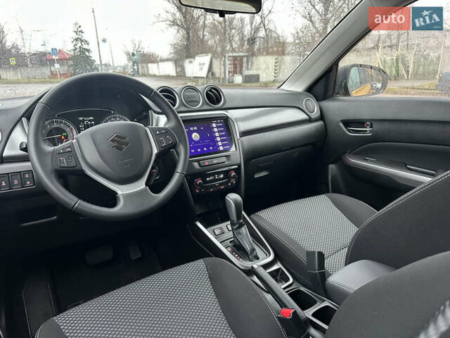 Желтый Сузуки Витара, объемом двигателя 1.37 л и пробегом 1 тыс. км за 17900 $, фото 27 на Automoto.ua