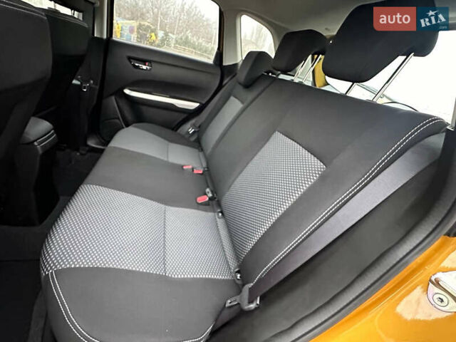 Желтый Сузуки Витара, объемом двигателя 1.37 л и пробегом 1 тыс. км за 19990 $, фото 22 на Automoto.ua